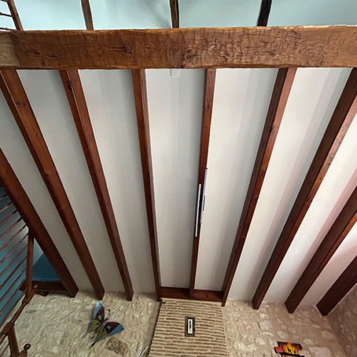 Peinture entre poutres